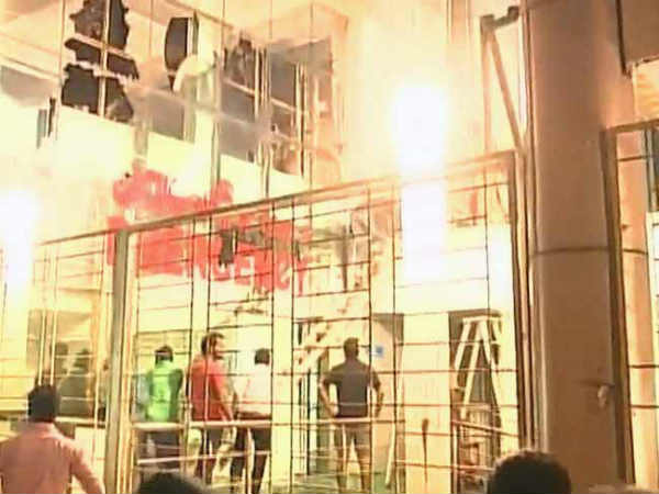 भुवनेश्वर : अस्पताल के ICU में आग लगने से 3 की मौत, 20 झुलसे, राहत व बचाव कार्य जारी भुवनेश्वर : अस्पताल के ICU में आग लगने से 3 की मौत, 20 झुलसे, राहत व बचाव कार्य जारी