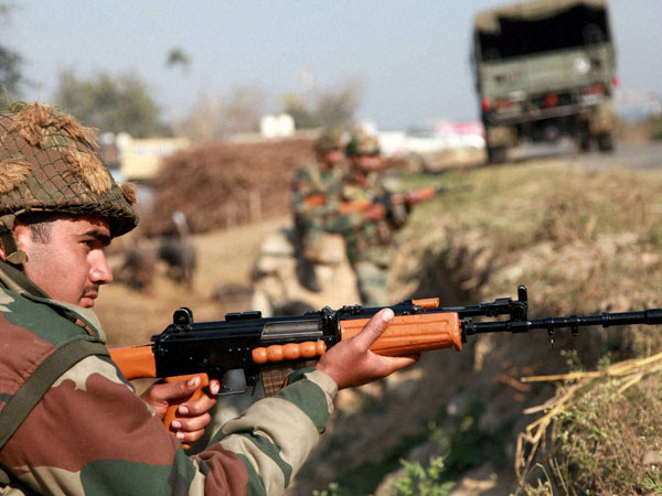 भारतीय सेना से आतंकियों को बचाने के लिए ऐसे मदद कर रही पाक सेना भारतीय सेना से आतंकियों को बचाने के लिए ऐसे मदद कर रही पाक सेना