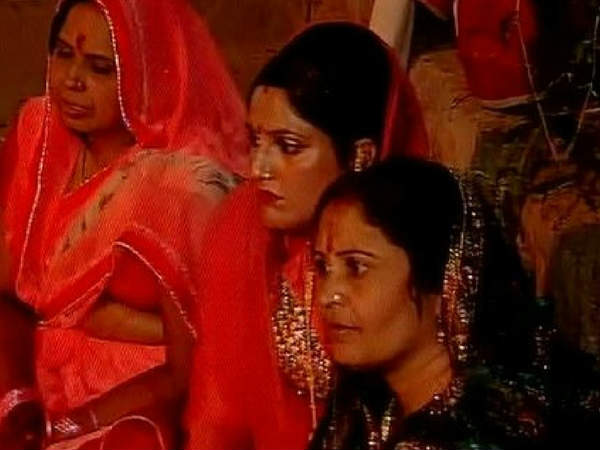 पति के लंबे, सुखी जीवन की कामना