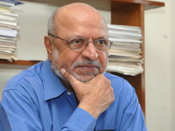 Government has to protect film industry says shyam benegal. फिल्म निर्माता श्याम बेनेगल कहा है कि पाकिस्तानी कलाकार फवाद खान को ऐ दिल है मुश्किल फिल्म में कास्ट करने पर बेवजह करण जौहर को परेशान किया जा रहा है। Government has to protect film industry says shyam benegal. फिल्म निर्माता श्याम बेनेगल कहा है कि पाकिस्तानी कलाकार फवाद खान को ऐ दिल है मुश्किल फिल्म में कास्ट करने पर बेवजह करण जौहर को परेशान किया जा रहा है।