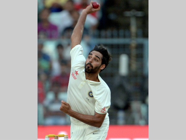 bhuvneshwar kumar out from 3rd indore test aginst newzealand भारत को न्यूजीलैंड के साथ चल रही 3 मैचों की टेस्ट सीरीज में शिखर धवन के बाद अब एक और झटका लगा है। बैक स्ट्रेन के चलते भुवनेश्वर कुमार इंदौर में होने वाले तीसरे और अंतिम टेस्ट से बाहर रहेंगे। उनकी जगह टीम में शार्दुल ठाकुर को जगह दी गई है। bhuvneshwar kumar out from 3rd indore test aginst newzealand भारत को न्यूजीलैंड के साथ चल रही 3 मैचों की टेस्ट सीरीज में शिखर धवन के बाद अब एक और झटका लगा है। बैक स्ट्रेन के चलते भुवनेश्वर कुमार इंदौर में होने वाले तीसरे और अंतिम टेस्ट से बाहर रहेंगे। उनकी जगह टीम में शार्दुल ठाकुर को जगह दी गई है।