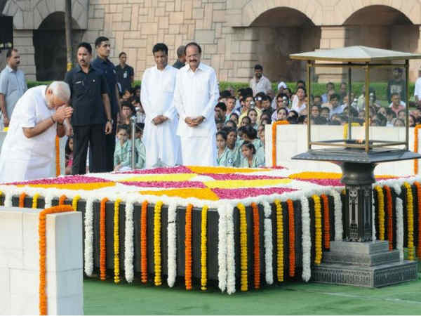 Gandhi Jayanti: PM Modi, President Mukherjee pay homage to ‘Father of the Nation’ and lal bahadur shastri at Rajghat and vijay ghat. Gandhi Jayanti: PM Modi, President Mukherjee pay homage to ‘Father of the Nation’ and lal bahadur shastri at Rajghat and vijay ghat.