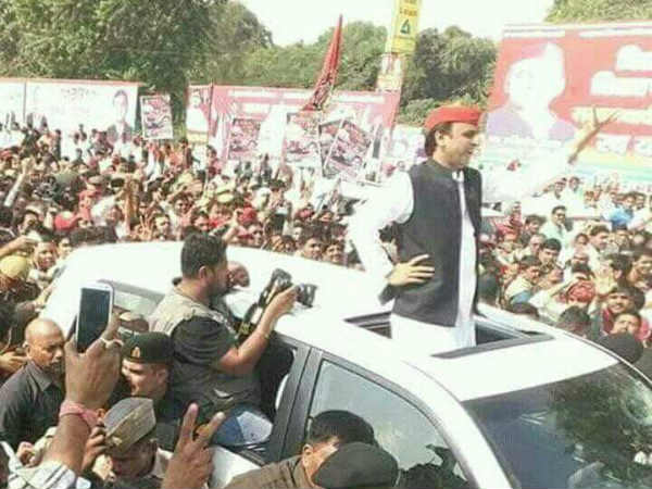 अखिलेश को देखने की ललक