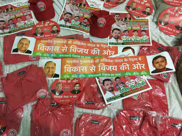 तमाम कारे सपा के रंग में रंगी