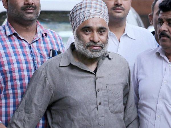 टिकट काउंटर पर मिला हरमिंदर