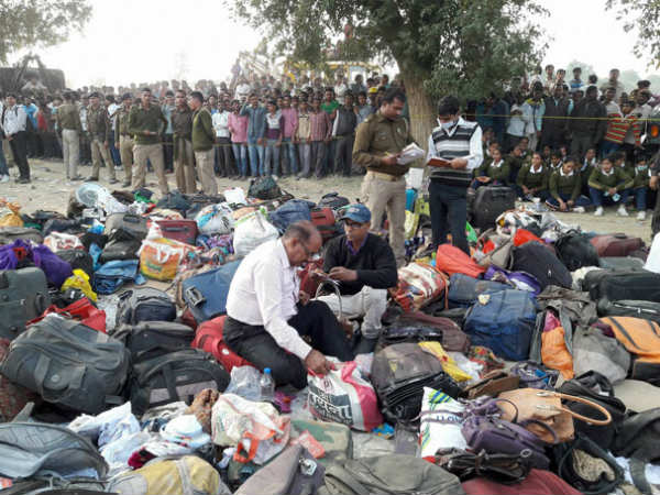 Kanpur villagers rescue train accident survivors, some rob them Kanpur villagers rescue train accident survivors, some rob them