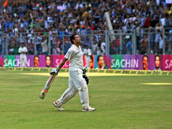 Momorable moment: Sachin Tendulkar fielded for Pakistan before Test debut. सचिन तेंदुलकर ने 16 वर्ष की उम्र में डेब्यू किया और 2013 में इसी दिन वेस्टइंडीज के खिलाफ उन्होंने रिटायरमेंट लिया था। भारतीय टीम को उन्होंने 24 वर्षों तक रिप्रजेंट किया। Momorable moment: Sachin Tendulkar fielded for Pakistan before Test debut. सचिन तेंदुलकर ने 16 वर्ष की उम्र में डेब्यू किया और 2013 में इसी दिन वेस्टइंडीज के खिलाफ उन्होंने रिटायरमेंट लिया था। भारतीय टीम को उन्होंने 24 वर्षों तक रिप्रजेंट किया।
