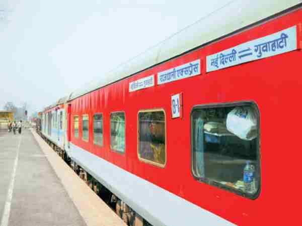 राजधानी या स्पेशल ट्रेन में स्पेशल फेयर
