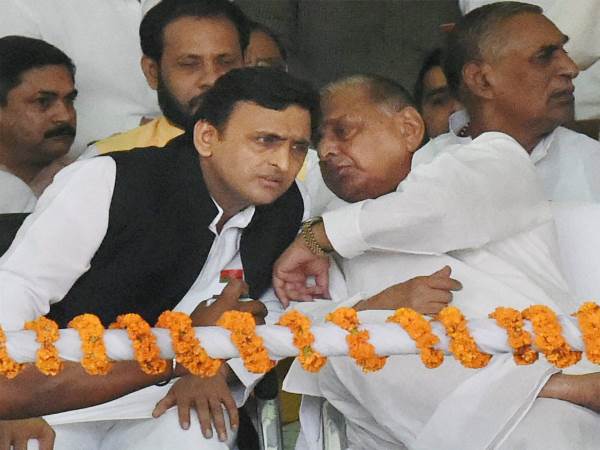 कंप्यूटर को बुरा मानते थे मुलायम, अखिलेश ने मुफ्त में बांटे