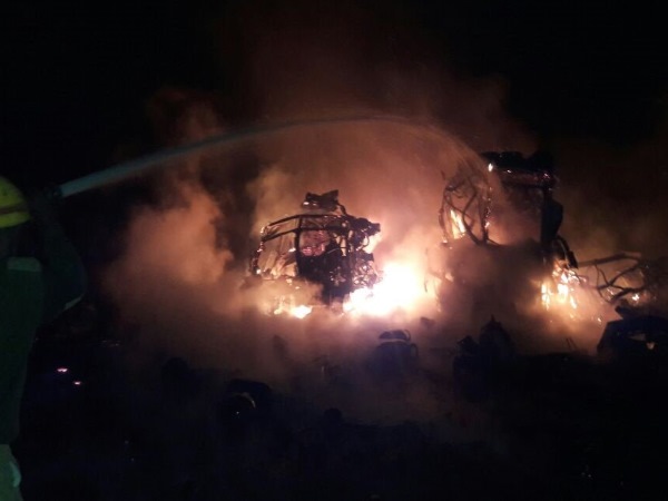 karnatka-india-blast-gas-cylinder-banglore-कर्नाटक: आग लगने से 900 गैस सिलिंडर हुए ब्लास्ट, 2 ट्रक सहित 3 गाड़ियां खाक karnatka-india-blast-gas-cylinder-banglore-कर्नाटक: आग लगने से 900 गैस सिलिंडर हुए ब्लास्ट, 2 ट्रक सहित 3 गाड़ियां खाक