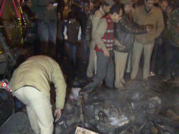 मेरठ में दबंगों ने युवक को मारी गोली, सुभाष नगर में तनाव बरकरार मेरठ में दबंगों ने युवक को मारी गोली, सुभाष नगर में तनाव बरकरार