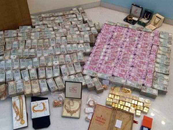 बेंगलुरु से 48 करोड़ रुपए की अघोषित आय बरामद, 1.07 करोड़ रुपए के नए नोट भी पकड़े बेंगलुरु से 48 करोड़ रुपए की अघोषित आय बरामद, 1.07 करोड़ रुपए के नए नोट भी पकड़े
