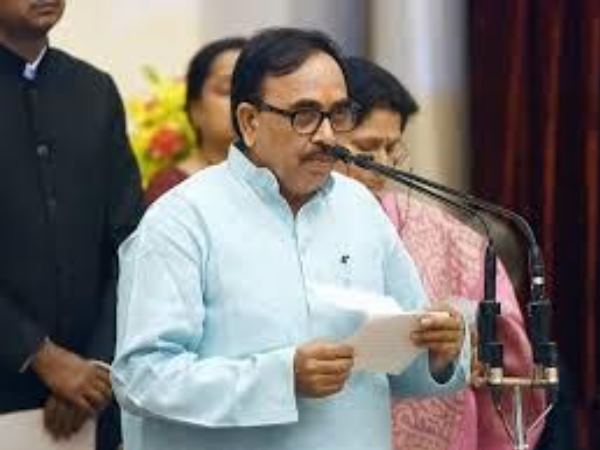 राज्यमंत्री डॉ महेंद्र नाथ पांडेय