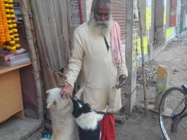 बाबा के चिड़ियाघर में हैं कई जानवर