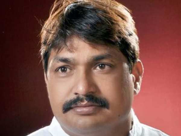 न गुड्डू का रुक रहा पलटवार न हाजी ही बैठ रहे हैं चुप