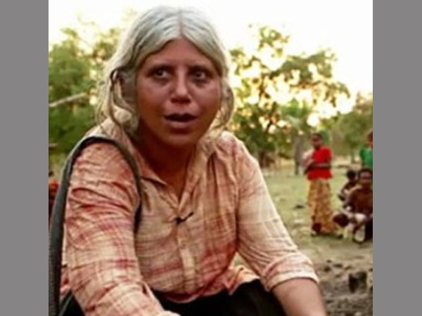 रेप पीड़िताओं की मदद करने वाली कार्यकर्ता बेला भाटिया को 24 घंटे मे घर छोड़ने की धमकी, बेला का भी कड़ा जवाब रेप पीड़िताओं की मदद करने वाली कार्यकर्ता बेला भाटिया को 24 घंटे मे घर छोड़ने की धमकी, बेला का भी कड़ा जवाब