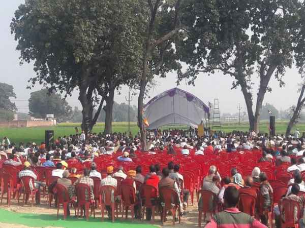 इलाहाबाद: खाली कुर्सियां कुछ कहती हैं साहब, बगावत से यहां भाजपा का उल्टा न पड़े दांव इलाहाबाद: खाली कुर्सियां कुछ कहती हैं साहब, बगावत से यहां भाजपा का उल्टा न पड़े दांव