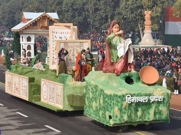 देश की राजधानी दिल्ली में 68वें गणतंत्र दिवस की धूमधाम से तैयारियां शुरु हो गई है। इसी के मद्देनजर सोमवार को गणतंत्र दिवस का होने वाली परेड फुल ड्रेस अभ्यास किया गया है। देश की राजधानी दिल्ली में 68वें गणतंत्र दिवस की धूमधाम से तैयारियां शुरु हो गई है। इसी के मद्देनजर सोमवार को गणतंत्र दिवस का होने वाली परेड फुल ड्रेस अभ्यास किया गया है।