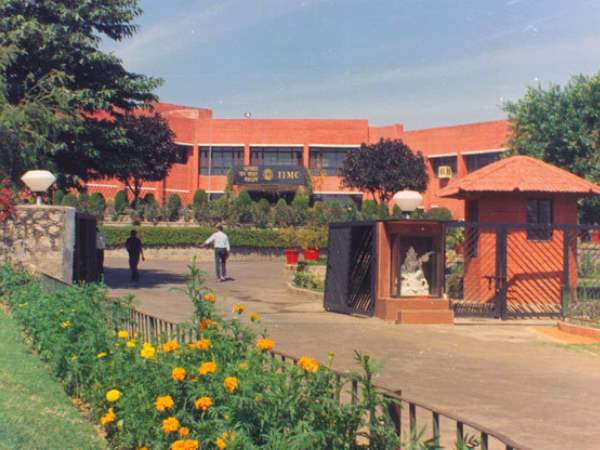 आईआईमसी में ऑनलाइन लिखने पर छात्र को किया संस्पेंड आईआईमसी में ऑनलाइन लिखने पर छात्र को किया संस्पेंड