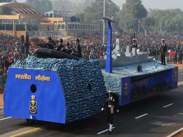 देश की राजधानी दिल्ली में 68वें गणतंत्र दिवस की धूमधाम से तैयारियां शुरु हो गई है। इसी के मद्देनजर सोमवार को गणतंत्र दिवस का होने वाली परेड फुल ड्रेस अभ्यास किया गया है। देश की राजधानी दिल्ली में 68वें गणतंत्र दिवस की धूमधाम से तैयारियां शुरु हो गई है। इसी के मद्देनजर सोमवार को गणतंत्र दिवस का होने वाली परेड फुल ड्रेस अभ्यास किया गया है।