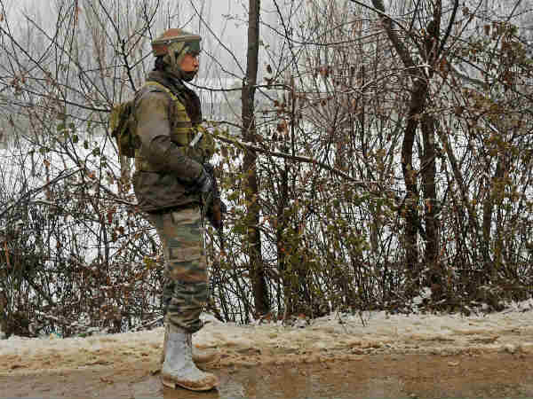 four jawans Army porter still missing in Valley avalanches, 1 missing army personal died four jawans Army porter still missing in Valley avalanches, 1 missing army personal died