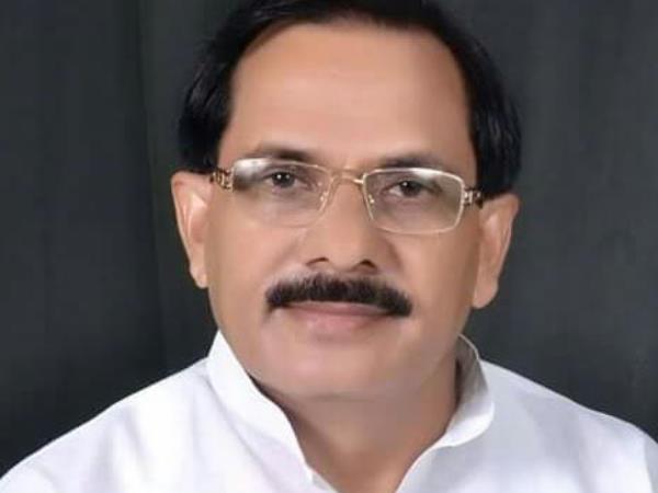 बांगरमऊ: सपा उम्मीदवार को हराने के लिए भाजपा ने फेंका तुरुप का इक्का बांगरमऊ: सपा उम्मीदवार को हराने के लिए भाजपा ने फेंका तुरुप का इक्का