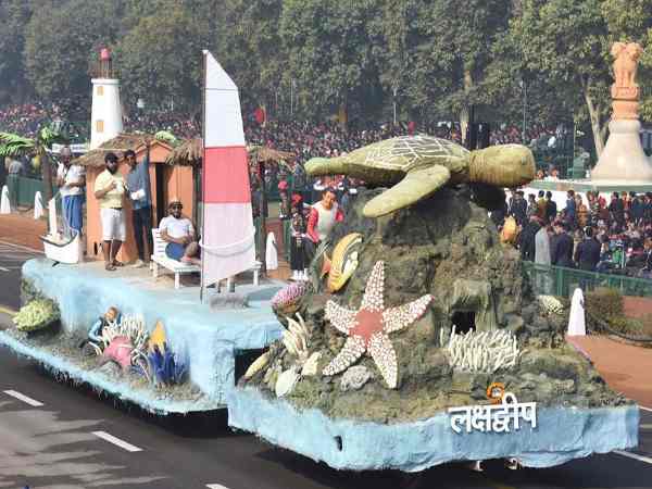 देश की राजधानी दिल्ली में 68वें गणतंत्र दिवस की धूमधाम से तैयारियां शुरु हो गई है। इसी के मद्देनजर सोमवार को गणतंत्र दिवस का होने वाली परेड फुल ड्रेस अभ्यास किया गया है। देश की राजधानी दिल्ली में 68वें गणतंत्र दिवस की धूमधाम से तैयारियां शुरु हो गई है। इसी के मद्देनजर सोमवार को गणतंत्र दिवस का होने वाली परेड फुल ड्रेस अभ्यास किया गया है।