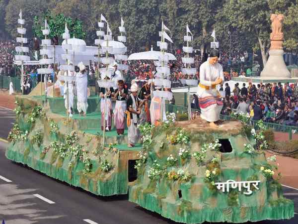 देश की राजधानी दिल्ली में 68वें गणतंत्र दिवस की धूमधाम से तैयारियां शुरु हो गई है। इसी के मद्देनजर सोमवार को गणतंत्र दिवस का होने वाली परेड फुल ड्रेस अभ्यास किया गया है। देश की राजधानी दिल्ली में 68वें गणतंत्र दिवस की धूमधाम से तैयारियां शुरु हो गई है। इसी के मद्देनजर सोमवार को गणतंत्र दिवस का होने वाली परेड फुल ड्रेस अभ्यास किया गया है।