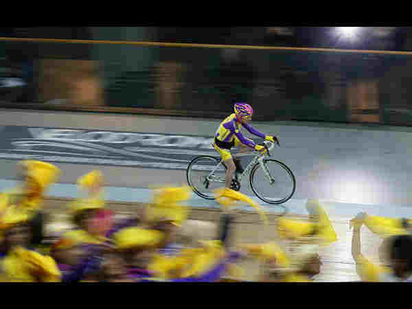 105-year-old man sets record by cycling more than 14 miles in an hour 105-year-old man sets record by cycling more than 14 miles in an hour