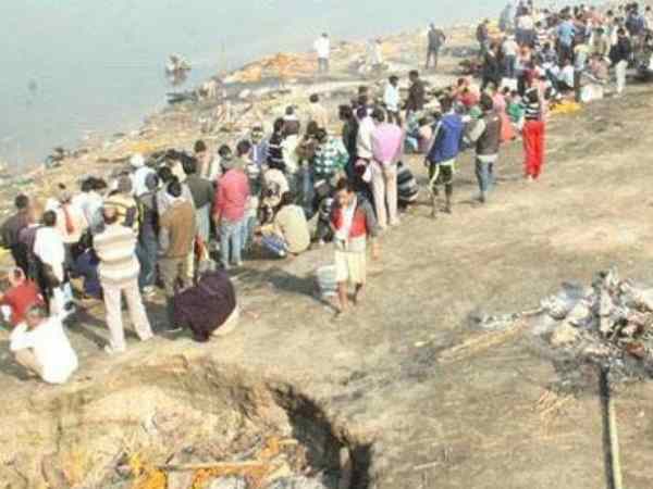 पटना के घाट पर लाशें ही लाशें, काली शाम का दिल दहलानेवाला मंजर पटना के घाट पर लाशें ही लाशें, काली शाम का दिल दहलानेवाला मंजर