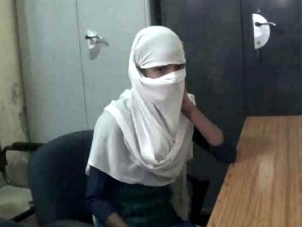 बिहार: परीक्षा में फेल करने की धमकी देकर हेडमास्टर ने छात्रा से की अश्लील हरकत बिहार: परीक्षा में फेल करने की धमकी देकर हेडमास्टर ने छात्रा से की अश्लील हरकत