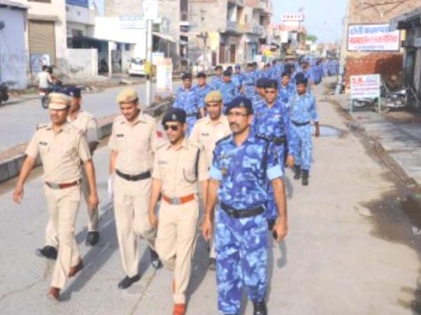 यूपी: इलाहाबाद में निषेधाज्ञा लागू, पढ़िये किन चीजों पर होता है प्रतिबंध यूपी: इलाहाबाद में निषेधाज्ञा लागू, पढ़िये किन चीजों पर होता है प्रतिबंध