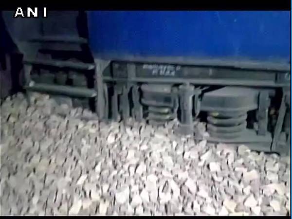 राजस्थान: जैसेलमेर में पटरी से उतरे रानीखेत एक्सप्रेस के 10 डिब्बे राजस्थान: जैसेलमेर में पटरी से उतरे रानीखेत एक्सप्रेस के 10 डिब्बे