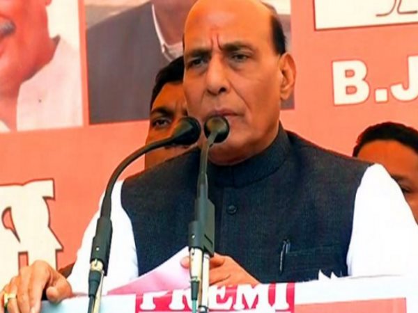 राजनाथ सिंह बोले-वोट नहीं देना है, मत दीजिए पर जूता भी मत फेंकिए राजनाथ सिंह बोले-वोट नहीं देना है, मत दीजिए पर जूता भी मत फेंकिए