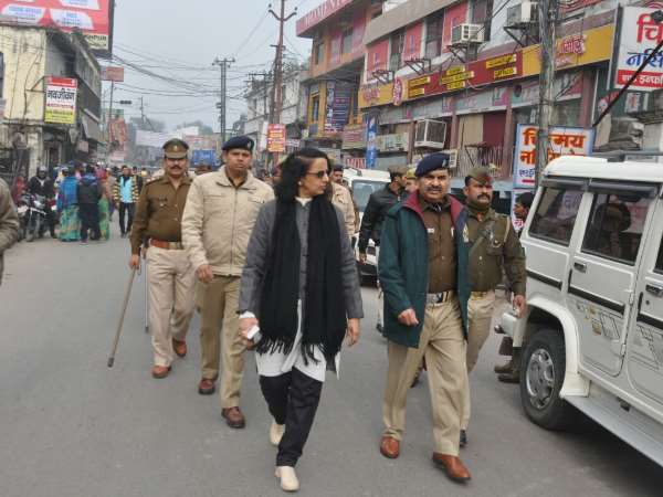 यूपी चुनाव: ये हैं गोरखपुर की दबंग लेडी डीएम, इनकी सख्ती के हैं शहर में चर्चे यूपी चुनाव: ये हैं गोरखपुर की दबंग लेडी डीएम, इनकी सख्ती के हैं शहर में चर्चे