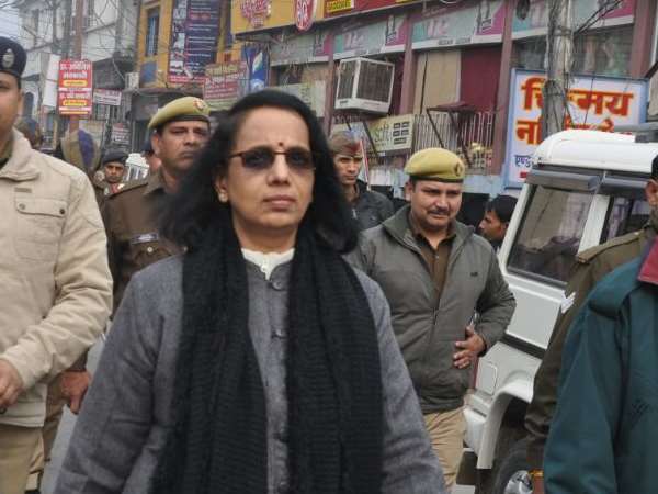 यूपी चुनाव: ये हैं गोरखपुर की दबंग लेडी डीएम, इनकी सख्ती के हैं शहर में चर्चे यूपी चुनाव: ये हैं गोरखपुर की दबंग लेडी डीएम, इनकी सख्ती के हैं शहर में चर्चे