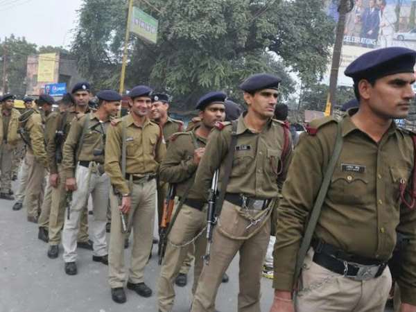 यूपी चुनाव: ये हैं गोरखपुर की दबंग लेडी डीएम, इनकी सख्ती के हैं शहर में चर्चे यूपी चुनाव: ये हैं गोरखपुर की दबंग लेडी डीएम, इनकी सख्ती के हैं शहर में चर्चे