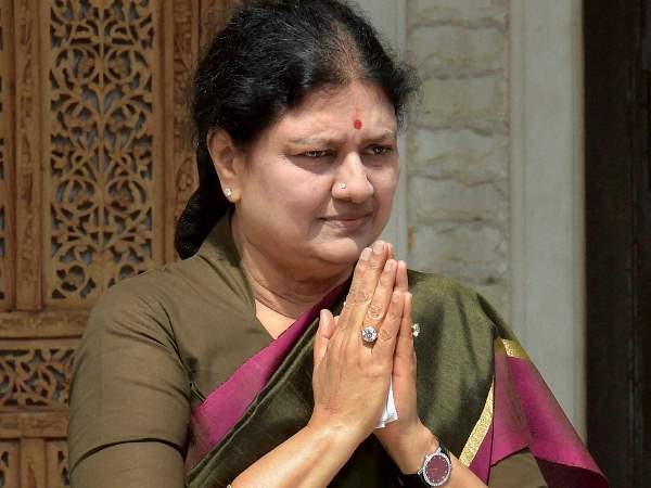 Sasikala AIADMK के सांसद थंबिदुराई ने शशिकला से कहा- तुरंत ग्रहण करें तमिलनाडु के मुख्यमंत्री का पद Sasikala AIADMK के सांसद थंबिदुराई ने शशिकला से कहा- तुरंत ग्रहण करें तमिलनाडु के मुख्यमंत्री का पद