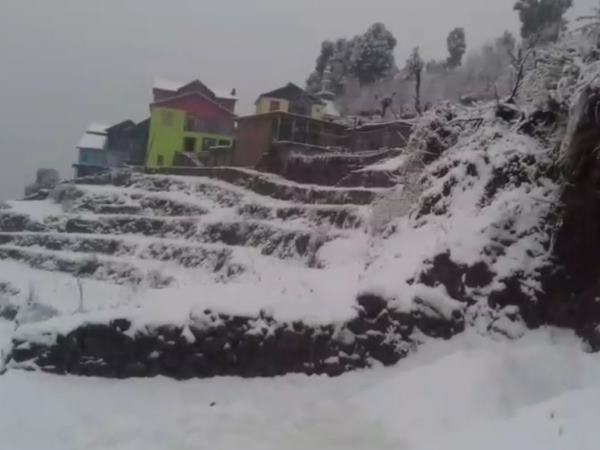 snow2 दिल्ली में बारिश तो पहाड़ों पर हुई भारी बर्फबारी, देखिए शानदार तस्वीरें snow2 दिल्ली में बारिश तो पहाड़ों पर हुई भारी बर्फबारी, देखिए शानदार तस्वीरें