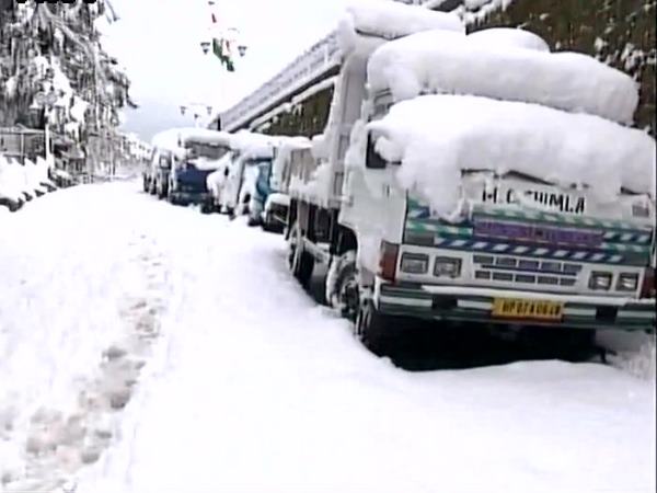 snow4 दिल्ली में बारिश तो पहाड़ों पर हुई भारी बर्फबारी, देखिए शानदार तस्वीरें snow4 दिल्ली में बारिश तो पहाड़ों पर हुई भारी बर्फबारी, देखिए शानदार तस्वीरें