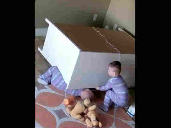 Watch how toddler save his twin brother from being crushed by a falling dresser Watch how toddler save his twin brother from being crushed by a falling dresser
