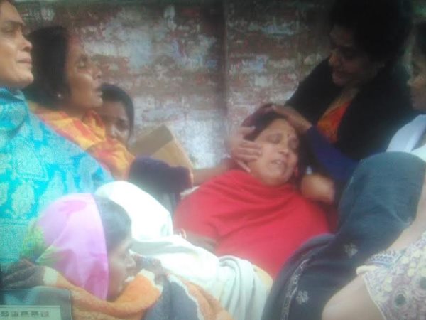 वाराणसी: शराब के शौक की वजह से हुआ मर्डर, घर में मिला अधजला शव वाराणसी: शराब के शौक की वजह से हुआ मर्डर, घर में मिला अधजला शव