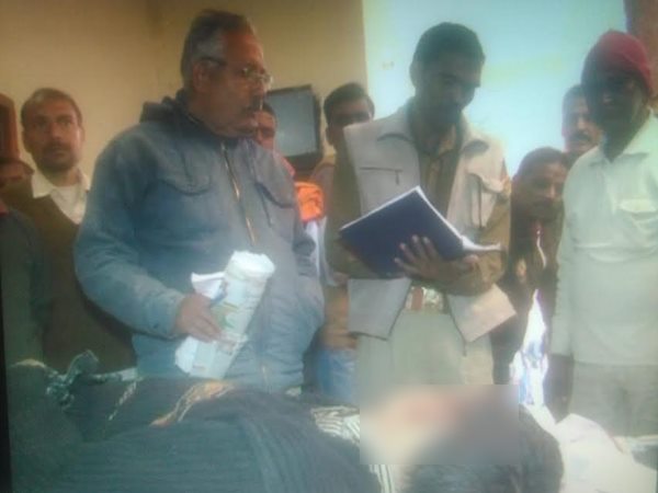 वाराणसी: शराब के शौक की वजह से हुआ मर्डर, घर में मिला अधजला शव वाराणसी: शराब के शौक की वजह से हुआ मर्डर, घर में मिला अधजला शव