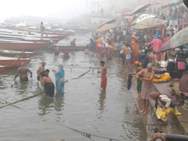 क्या फर्क पड़ता है गंगा में नावों के न चलने पर