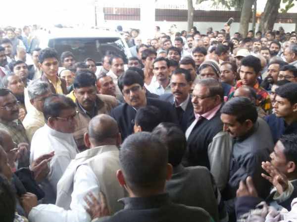 ये लड़ेंगे राजा के खिलाफ