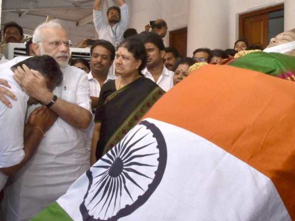7. शशिकला के पास बहुमत नहीं