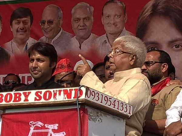 पीएम मोदी पर अमेरिका को लेकर साधा निशाना