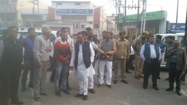 यूपी में पड़ रहे दूसरे चरण के मतदान की देखिए Live तस्वीरें यूपी में पड़ रहे दूसरे चरण के मतदान की देखिए Live तस्वीरें