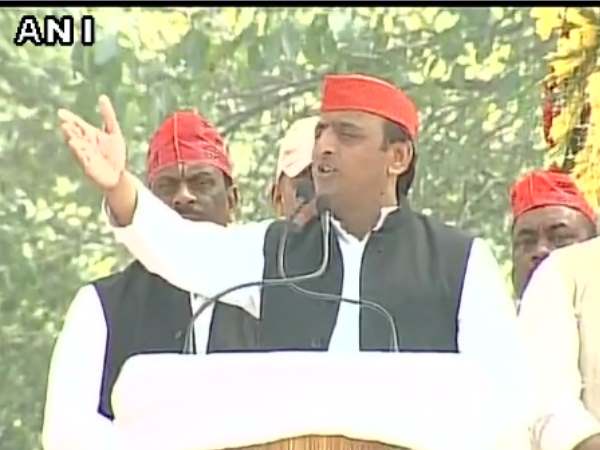 CM अखिलेश यादव ने पीएम मोदी से कहा- कितना कालाधन आया, आंकड़े दीजिए CM अखिलेश यादव ने पीएम मोदी से कहा- कितना कालाधन आया, आंकड़े दीजिए