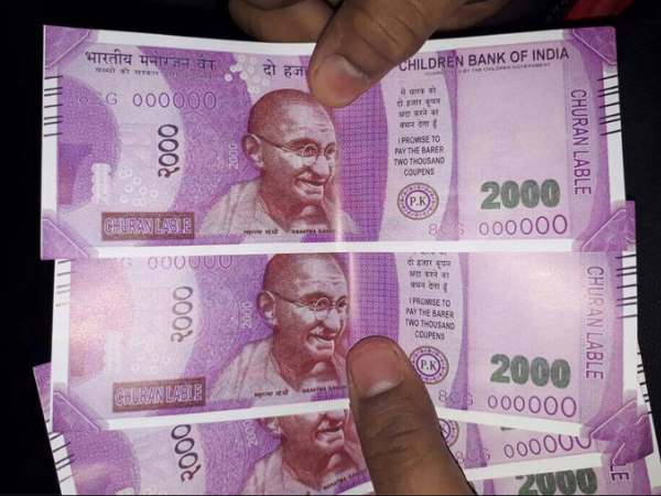 ATM से निकला 2000 रुपये का नकली नोट, RBI की जगह लिखा था- चिल्ड्रेन बैंक ऑफ इंडिया ATM से निकला 2000 रुपये का नकली नोट, RBI की जगह लिखा था- चिल्ड्रेन बैंक ऑफ इंडिया